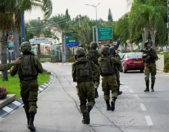 Soldiers guarding Sderot